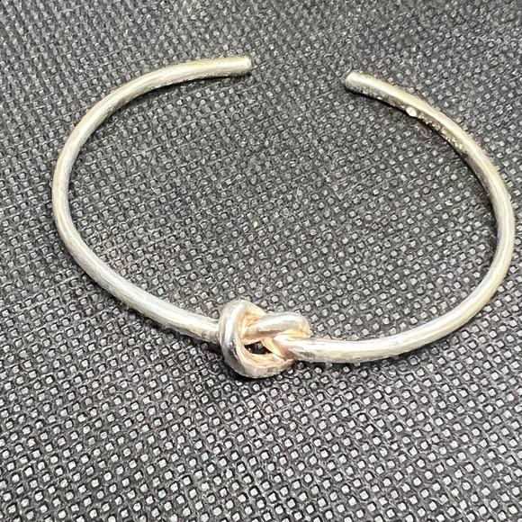 Stella and dot silver tone Knot bracelet Cuff - Picture 1 of 5